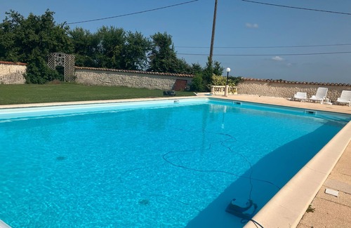 Segonzac Bed & Breakfast | Bed and Breakfast 'D'hôtes' with Shared Pool, Shared Terrace and Wi-Fi