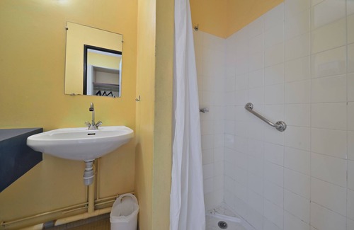Garin House | Bed and Breakfast 'La Moraine N°3 - Chambre 4 Pers' with Mountain View, Private Terrace and Garden