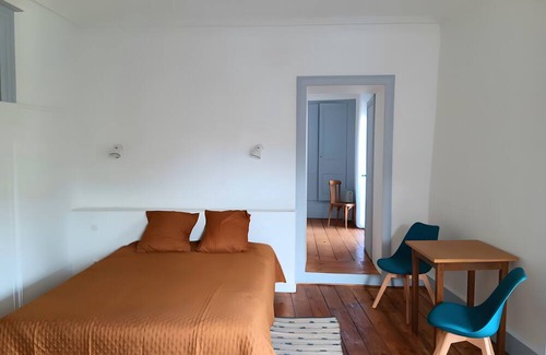 Saint-Andre-de-Sangonis Bed & Breakfast | Bed and Breakfast 'Grande Chambre' with Shared Pool, Shared Garden and Wi-Fi