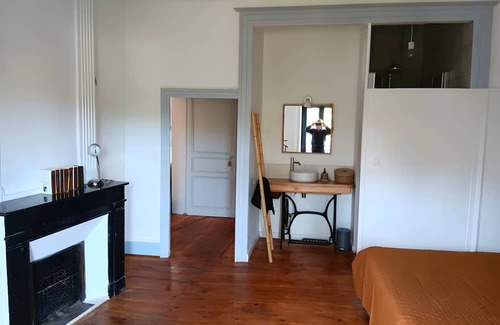 Saint-Andre-de-Sangonis Bed & Breakfast | Bed and Breakfast 'Grande Chambre' with Shared Pool, Shared Garden and Wi-Fi