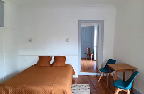 Saint-Andre-de-Sangonis Bed & Breakfast | Bed and Breakfast 'Chambre' with Shared Pool, Shared Garden and Wi-Fi