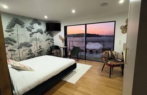 Saint-Mitre-les-Remparts Bed & Breakfast | Bed and breakfast with sauna, massage, pool and beach pv