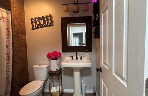 Northridge House | Bed&Bfast Cozy Affordable Homestay in South Denver