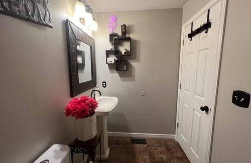 Northridge House | Bed&Bfast Cozy Affordable Homestay in South Denver