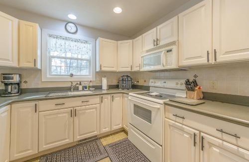 Saugatuck House | Bed & Birdie - New Vacation Rental - Close to golf course & downtown