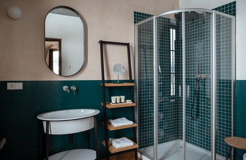 San Lorenzo di Sebato House | Bed & Breakfast "Castel Maurn Suite Alighieri" with View, Shared Pool & Wi-Fi
