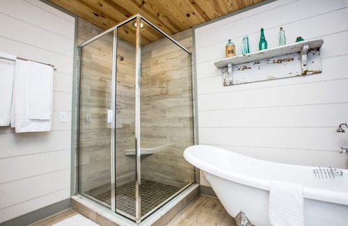 Staunton Bed & Breakfast | Bed & Breakfast in a 1795 Log Cabin on working farm, Eliza Trent Swoope Suite