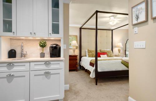 Mills River Bed & Breakfast | Bed & Breakfast on Tiffany Hill