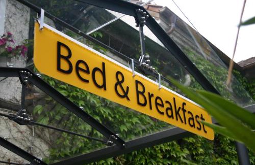 Burgau Apartment | Bed & Kitchen Burgau
