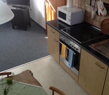 Burgau Apartment | Bed & Kitchen Burgau