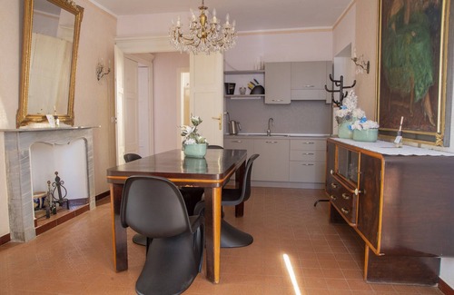 La Morra Apartment | Bed & Roses "Meni"