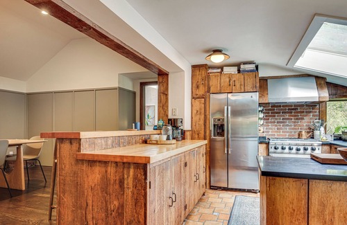 Bedford House | Bedford Retreat: 15 Mi to Long Island Sound