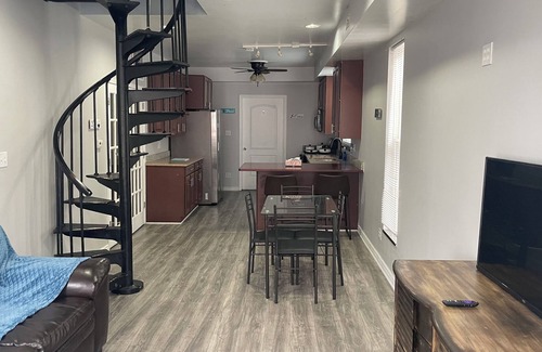 Avondale Apartment | Bedroom 2 Comfy Pvt - Shared BA - Living Room - Washer Dryer - Pet & Family Fr.