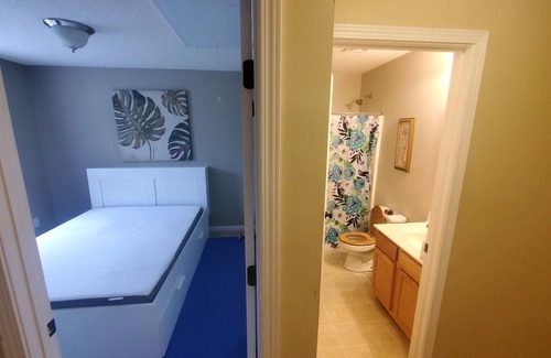 Mount Mourne House | Bedroom and Private Bathroom
