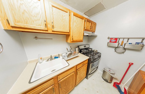 Williamsburg House | Bedroom in shared townhome centrally located in Williamsburg