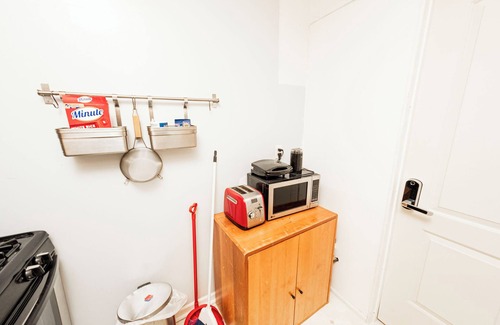 Williamsburg House | Bedroom in shared townhome centrally located in Williamsburg