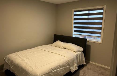 Southwest Edmonton House | Bedroom SW Edmonton HWY 2 near YEG