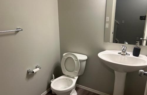 Southwest Edmonton House | Bedroom SW Edmonton HWY 2 near YEG