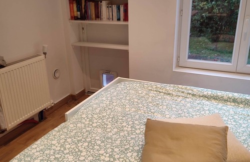 Argenteuil House | Bedroom with bathroom