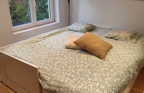 Argenteuil House | Bedroom with bathroom
