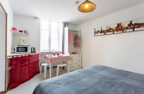 Cabrerets Apartment | Bedroom with dining area +bathroom - View & Garden