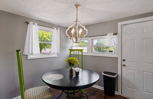 Belmont Historic District House | Bee Happy Home - Sweet Home in the Heart of Belmont