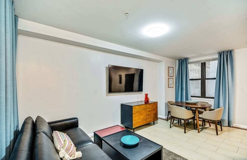Chinatown Apartment | Bee Home in the City