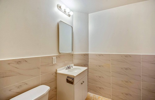 Chinatown Apartment | Bee Home in the City