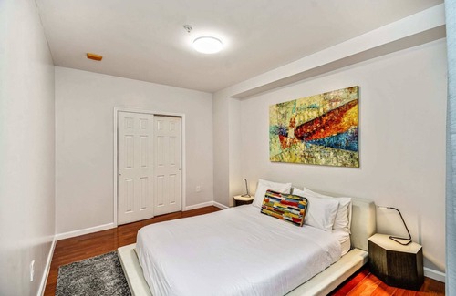 Chinatown Apartment | Bee Home in the City