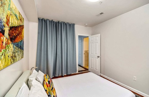 Chinatown Apartment | Bee Home in the City