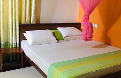 Daluwakotuwa Bed & Breakfast | Bee Nest Bed & Breakfast