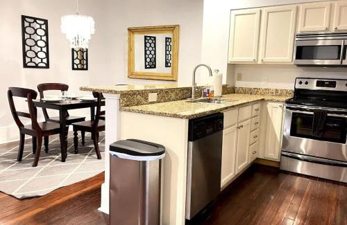 Historic District - North Apartment | Bee on Broughton - Astonishing Home Downtown SAV