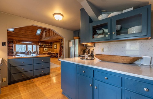 Banner Elk House | Beech Haven 6br 5ba with Huge Yard, Tennis Court, Creek & Pond, and Much More!