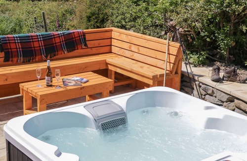 Newland Near Ulverston Cottage | BEECH, romantic, with hot tub in Ulverston