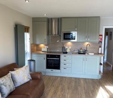 Cupar Apartment | Beechnut Lodge with Hot Tub