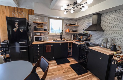 Grand Lake Cabin | BeeHive Bungalow - Gorgeous Lake views and completely updated throughout!