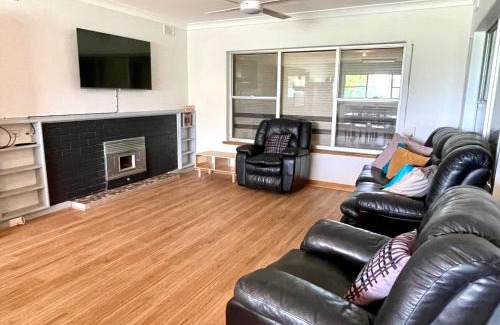 Kingscote House | BeeJays Family Getaway