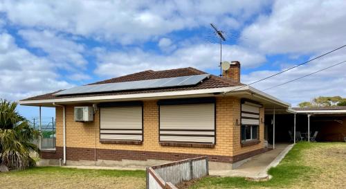 Kingscote House | BeeJays Family Getaway