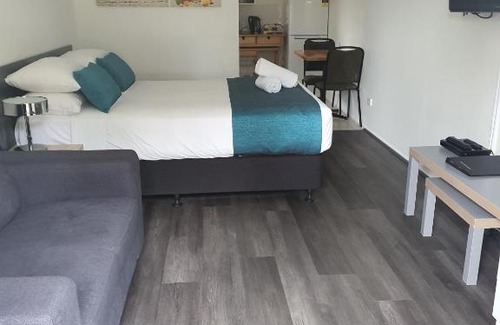 Landsborough Hotel | Beerwah Motor Lodge