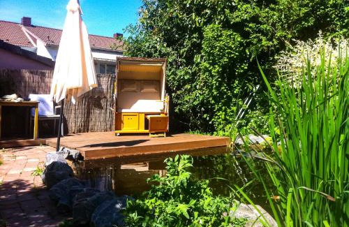 Roedermark Apartment | Behagliches Haus mit Kamin und romantischem Garten