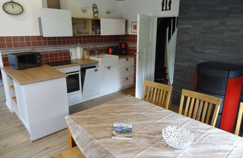 Kalterherberg House | BEI SCHMEDTE family-friendly and quiet, with playrooms, terrace with barbecue