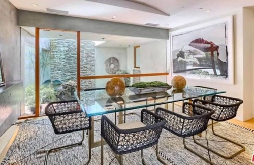Bel Air House | Bel Air Mansion with Lake View