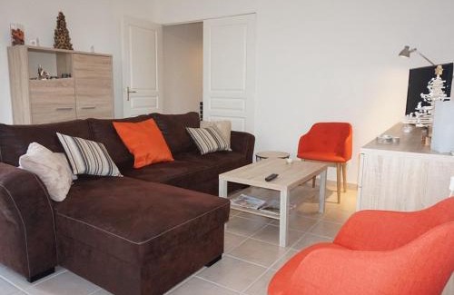 Merville-Franceville-Plage Apartment | Bel appartement central avec piscine chauffée, balcon et terrasse - 3 pièces, 70m², parking inclus - FR-1-465-9