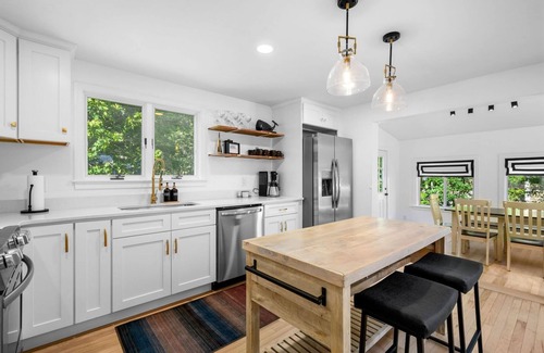 Mashpee House | Bela Vida - Steps to John's Pond, Spacious, 4 Bedroom, 3 Bathroom, Sleeps 10