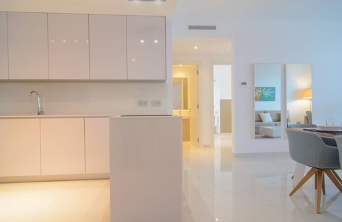 New Golden Mile Apartment | Belaire 4 bedroom apartment with terrace and shared pools