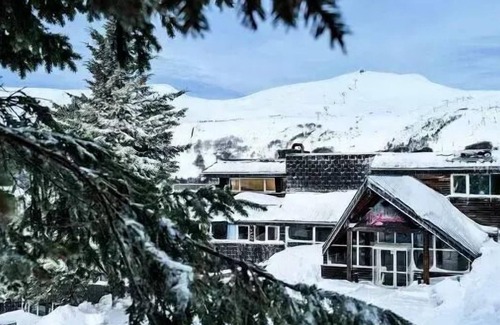 Besse-et-Saint-Anastaise Apartment | Belambra Clubs Superbesse - Le Chambourguet - Half-board - Classic Accommodation 1 Bedroom Sleeping area 2 Adults Balcony