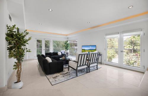 Hollywoodland Apartment | Belden View