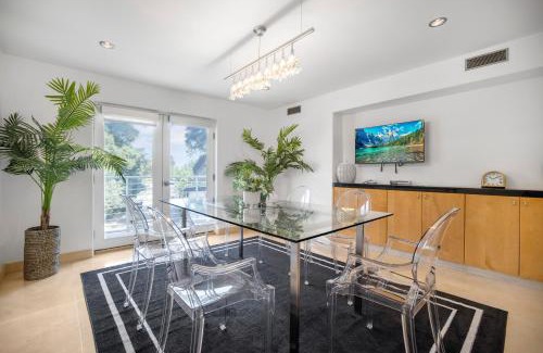 Hollywoodland Apartment | Belden View