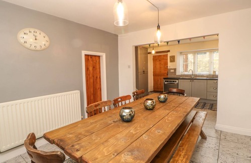 Mickleton House | BELGRAVE HOUSE, pet friendly, with hot tub in Mickleton, Teesdale