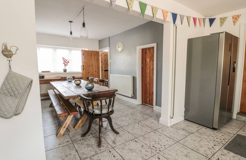 Mickleton House | BELGRAVE HOUSE, pet friendly, with hot tub in Mickleton, Teesdale